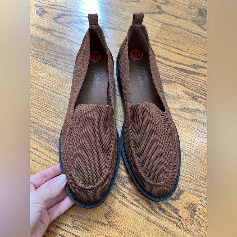 Tahari Slip-On Knit Loafers Women Size 10 Brown